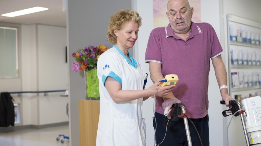 Zorgprofessional CWZ en patiënt met COPD | CWZ Nijmegen