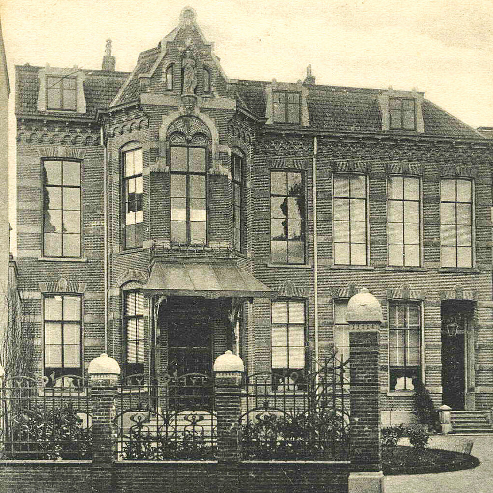 Het oude Canisiusziekenhuis aan de Houtstraat Het oude Canisiusziekenhuis aan de Houtstraat