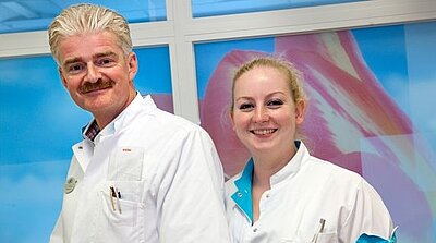 Bert van Bergen, dermatoloog CWZ Nijmegen en Daphne Jocchems, senior doktersassistent CWZ Nijmegen