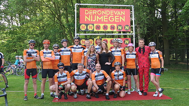 Vriendenteam CWZ fietst 'plezante' Ronde van Nijmegen