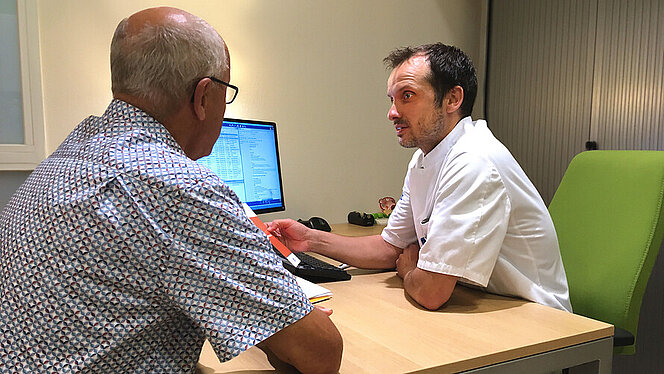 Joost de Baaij in gesprek met patiënt | CWZ Nijmegen