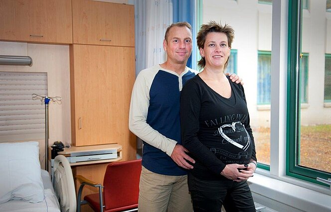 Charlotte van Gennip-Bakkers en haar man Renee op de afdeling verloskunde A42 | CWZ Nijmegen