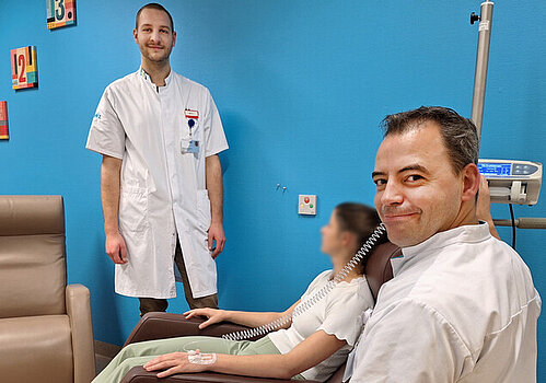 Physician assistant Patrick Bruijsten (links) en regieverpleegkundige Rik Gielens zijn blij met de nieuwe esketamine-behandeling. 