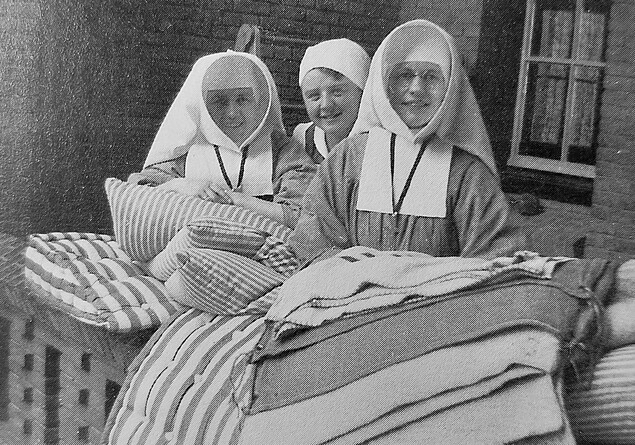 Zusters in de ondersteunende dienst van het Canisiusziekenhuis 1926